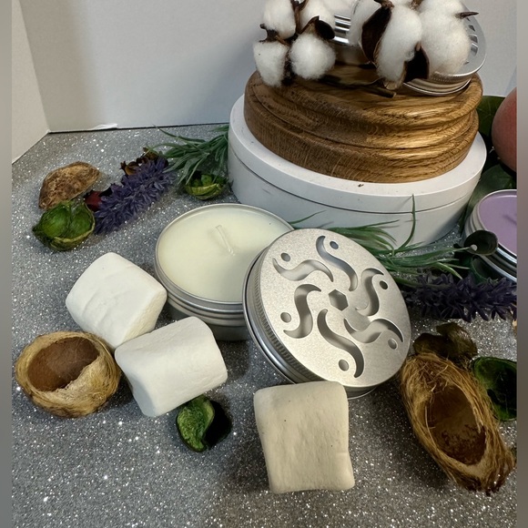 LAVENDER SERIES, SCENT UNLEASHED LLC, LUXURY HAND POURED SCENTED CANDLES - Picture 4 of 7